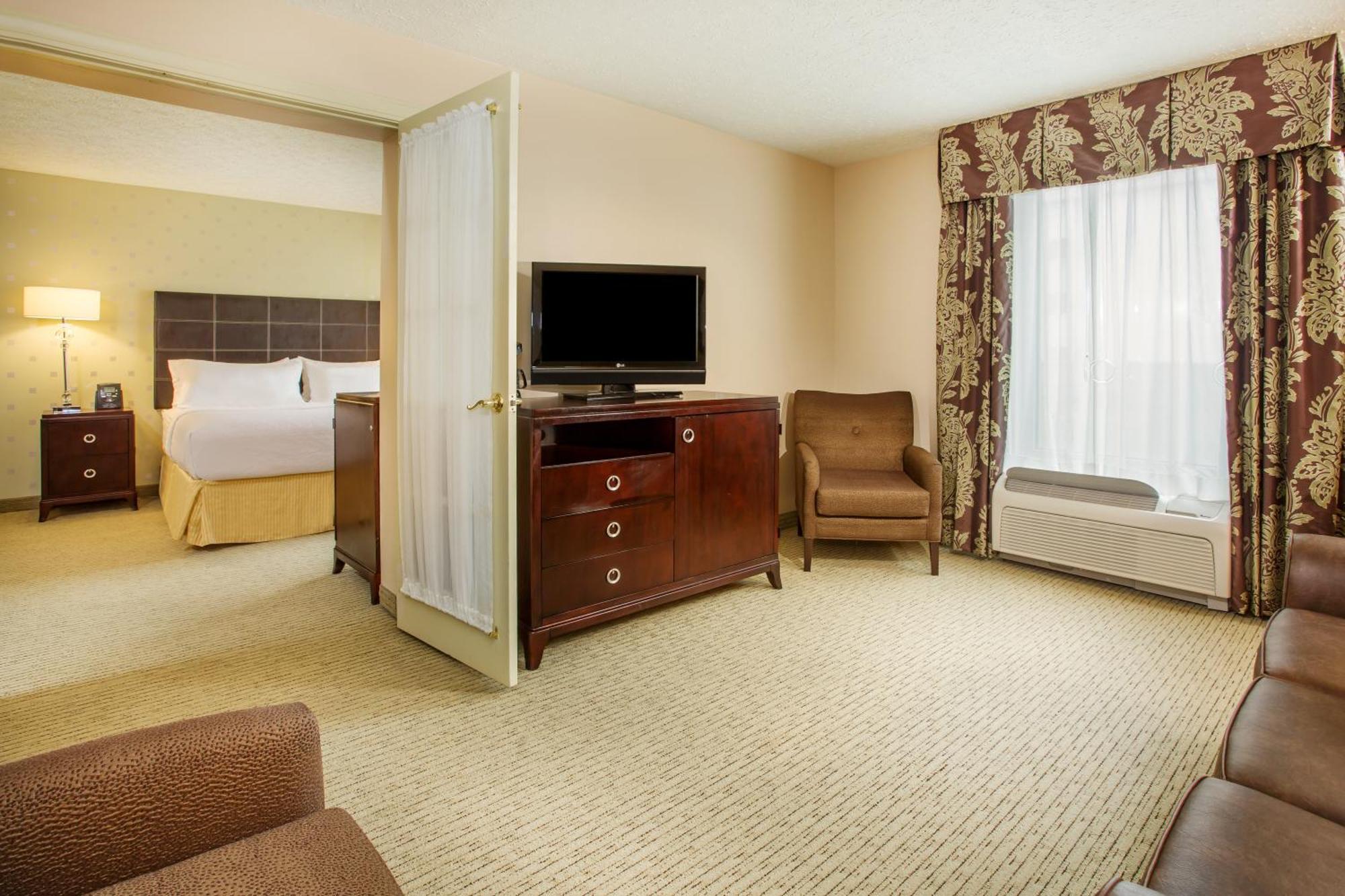 King Room Mobility Access or Hearing Accessible,1281247129:JPEG